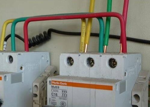 即使a 配電箱也不是一個真正的壞電工。