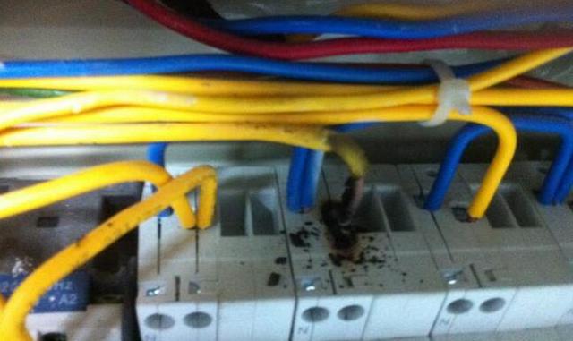 即使a 配電箱也不是一個真正的壞電工。