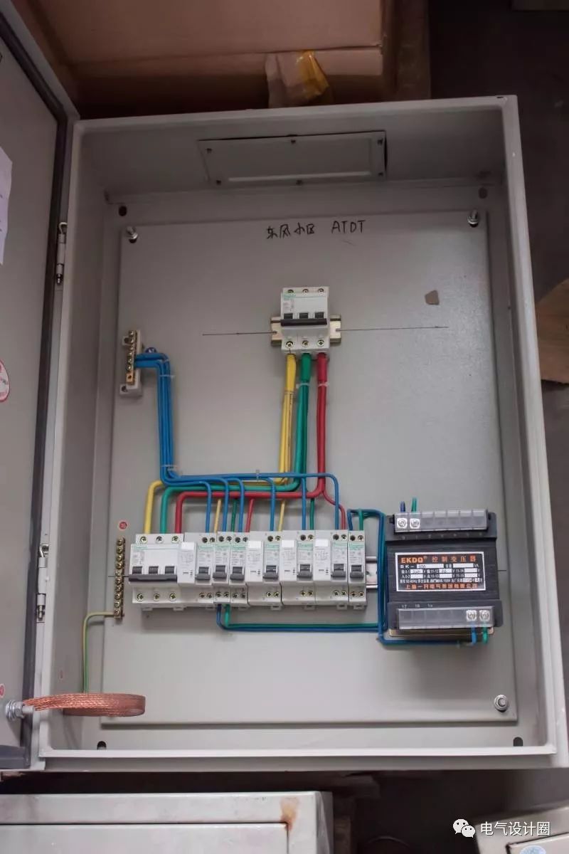 建筑電氣設(shè)計中如何確定配電箱體的尺寸？需要使用地圖集